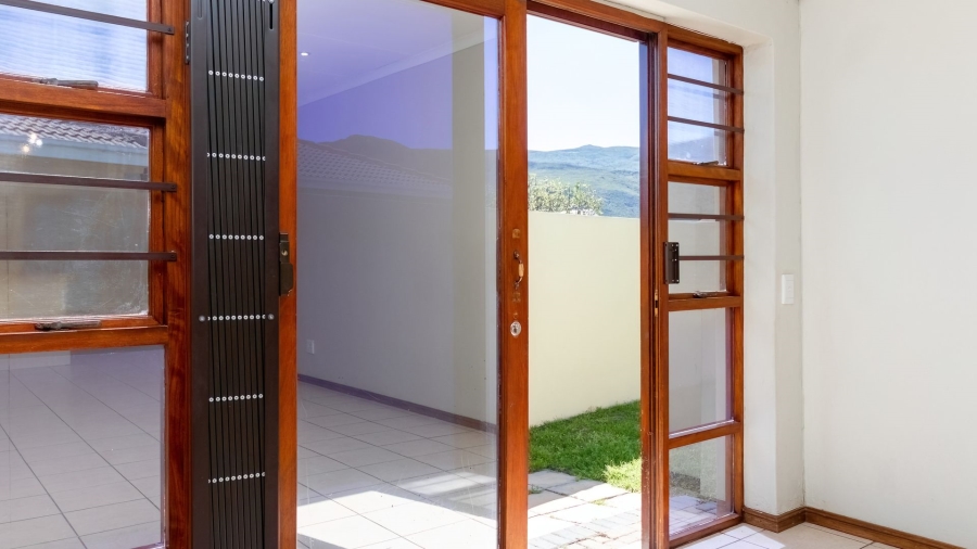 3 Bedroom Property for Sale in Sandbaai Western Cape